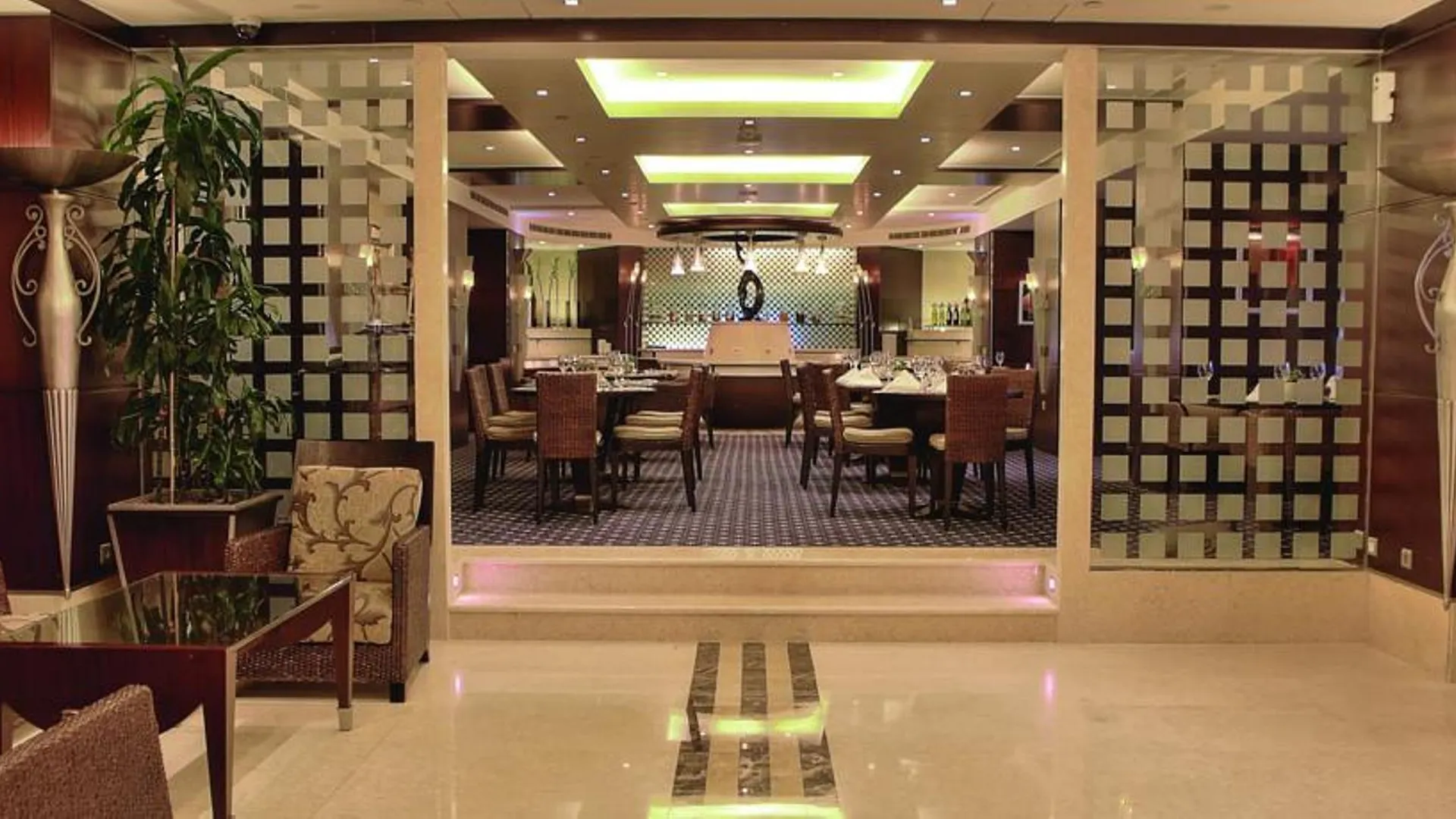 Aparthotel Raouche Arjaan By Rotana Beirut