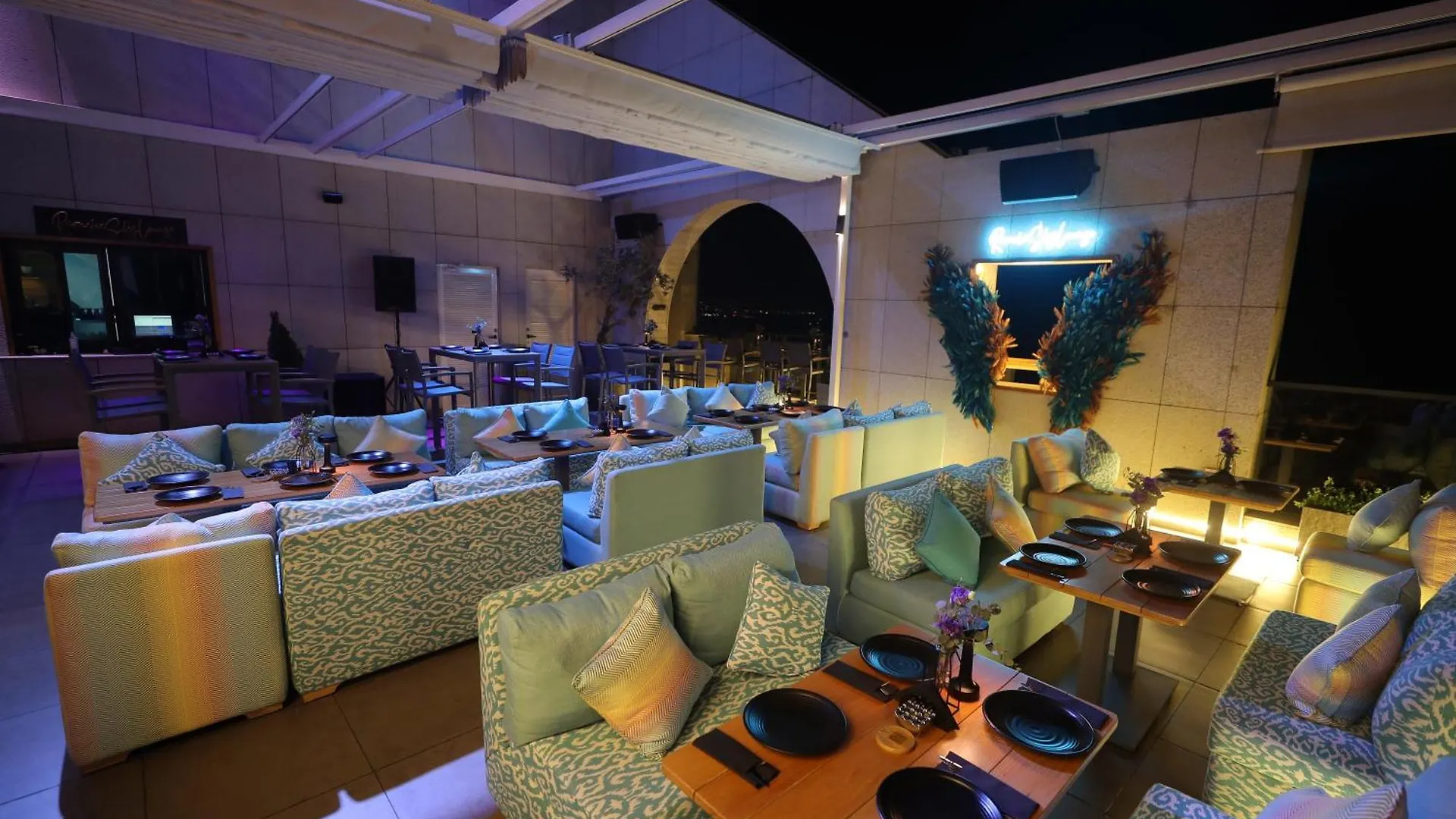 Raouche Arjaan By Rotana Aparthotel Beirut